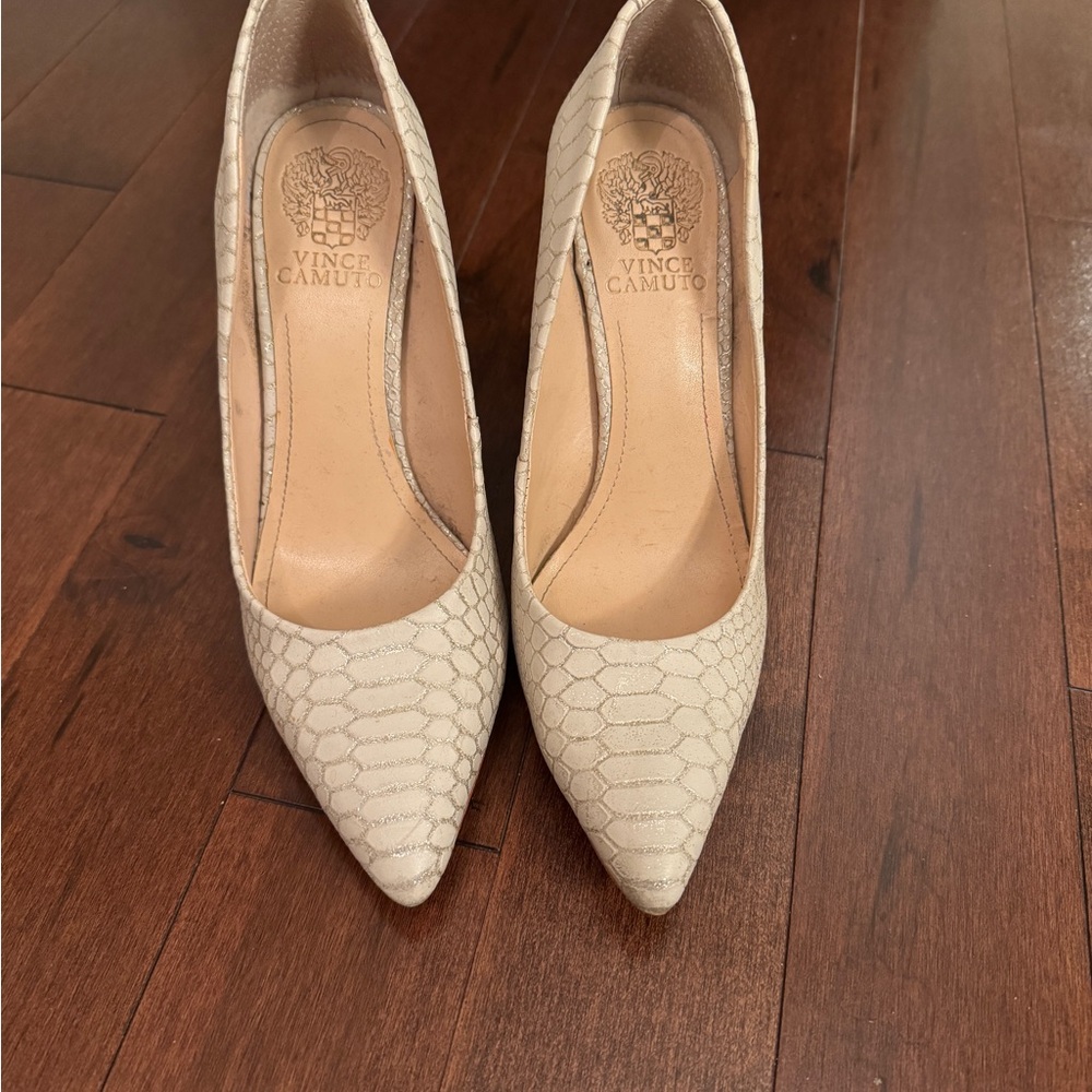 Vince Camuto Cream Textured Women's Pumps